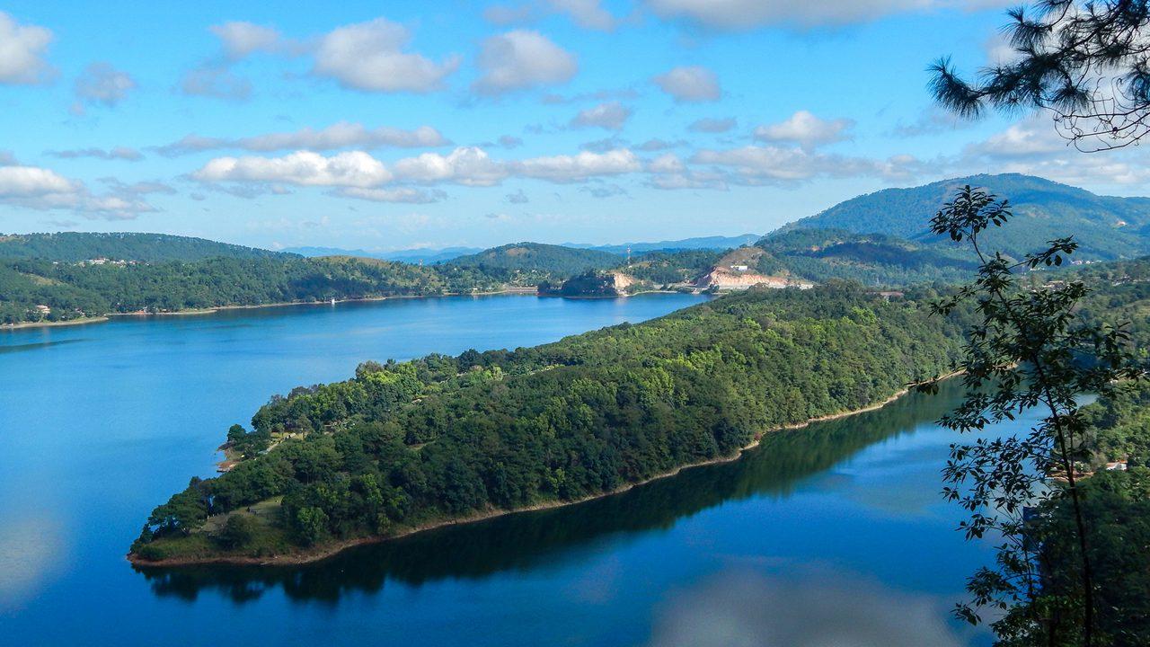 Mumbai to Guwahati Flight, Umiam Lake Stop & Shillong Welcome